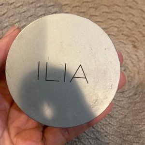 Ilia fade into you powder, finishing powder